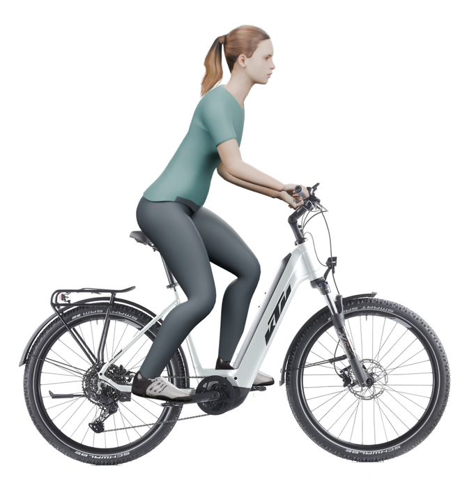 Sitzbeispiel mit derselben 3D-Person: leicht nach vorn geneigte Haltung auf demselben KTM Macina Aera mit 51 cm Rahmen.
