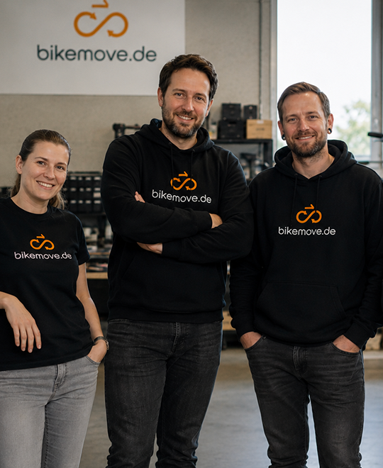 Das bikemove-Team vor Ort